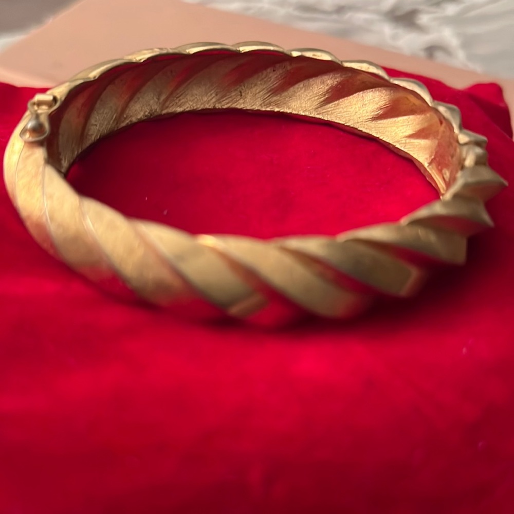 Vintage Vermeil bangle with the safety clasp from the 50s